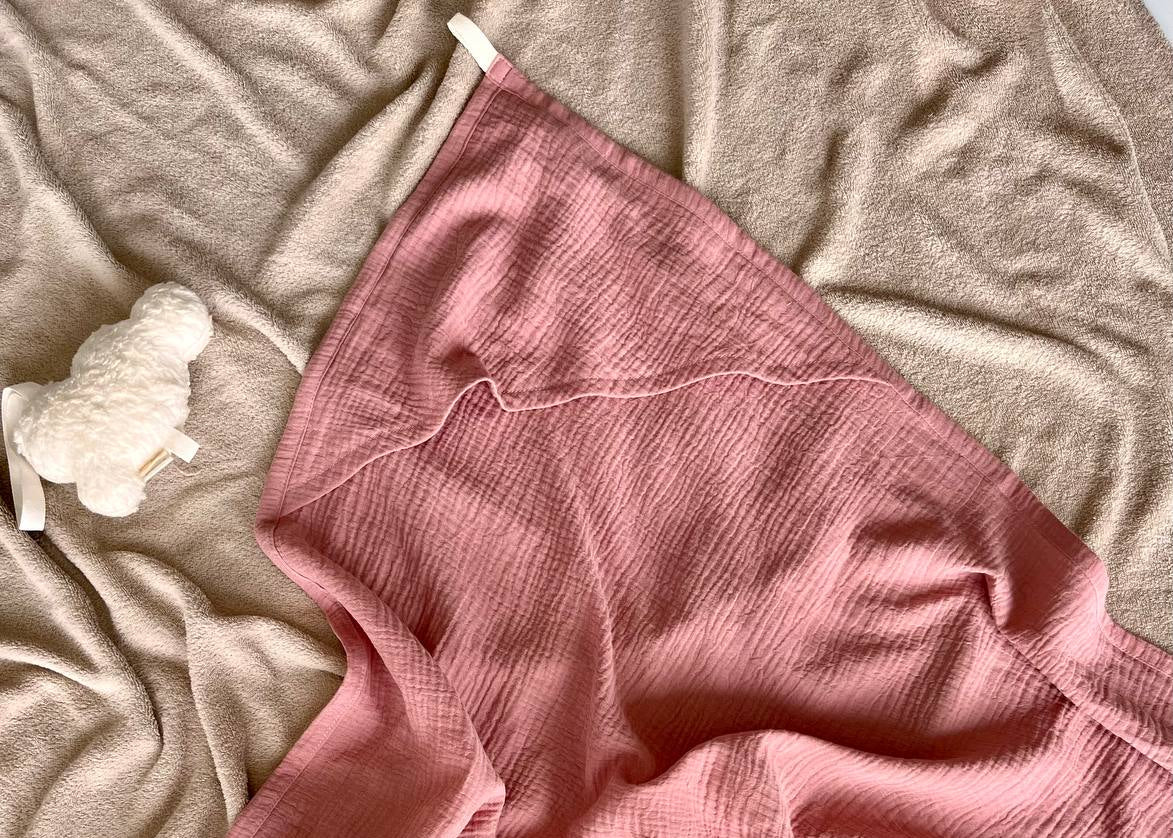 Muslin baby hooded towel - old pink