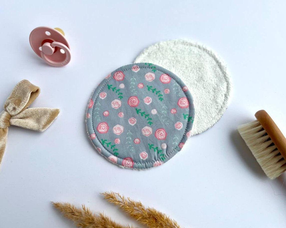 Reusable Breastfeeding Pads – Organic, Washable & Ultra-Soft Nursing Pads - grey flowers (Copy)