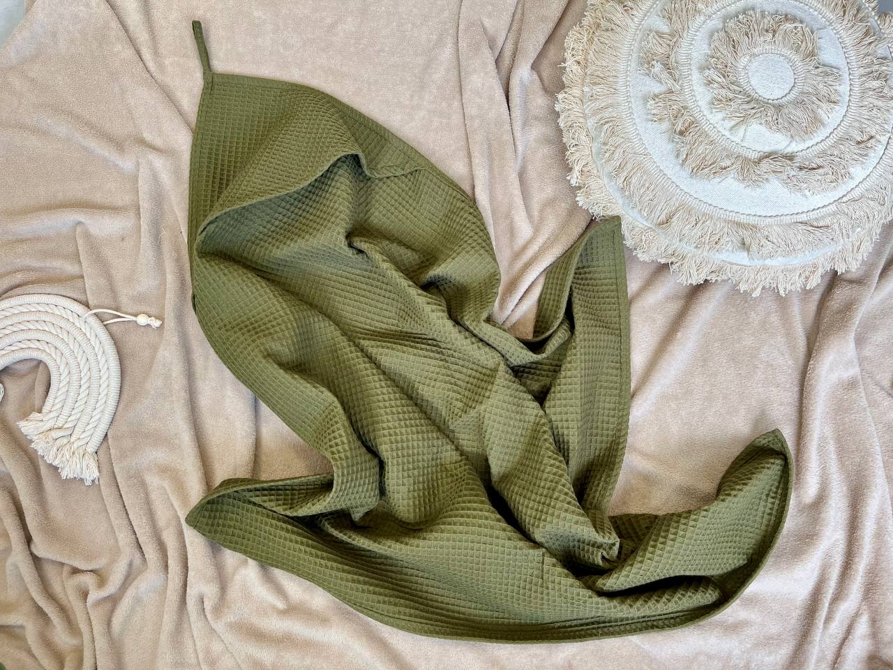 Bērnu vannas dvielis ar kapuci un izšūtu vārdu - Vecrozā krāsā