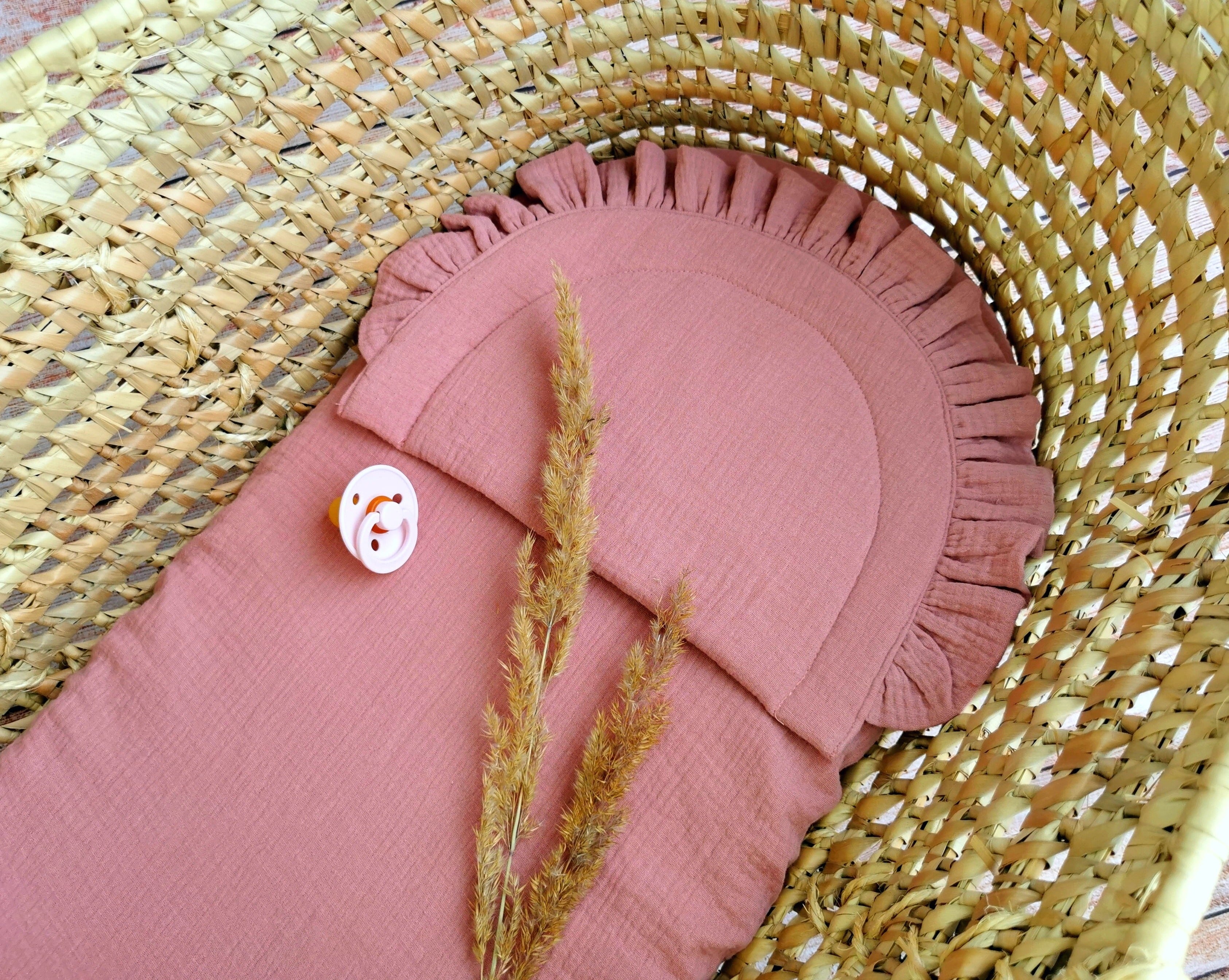 Muslin baby pillow with ruffles Old pink