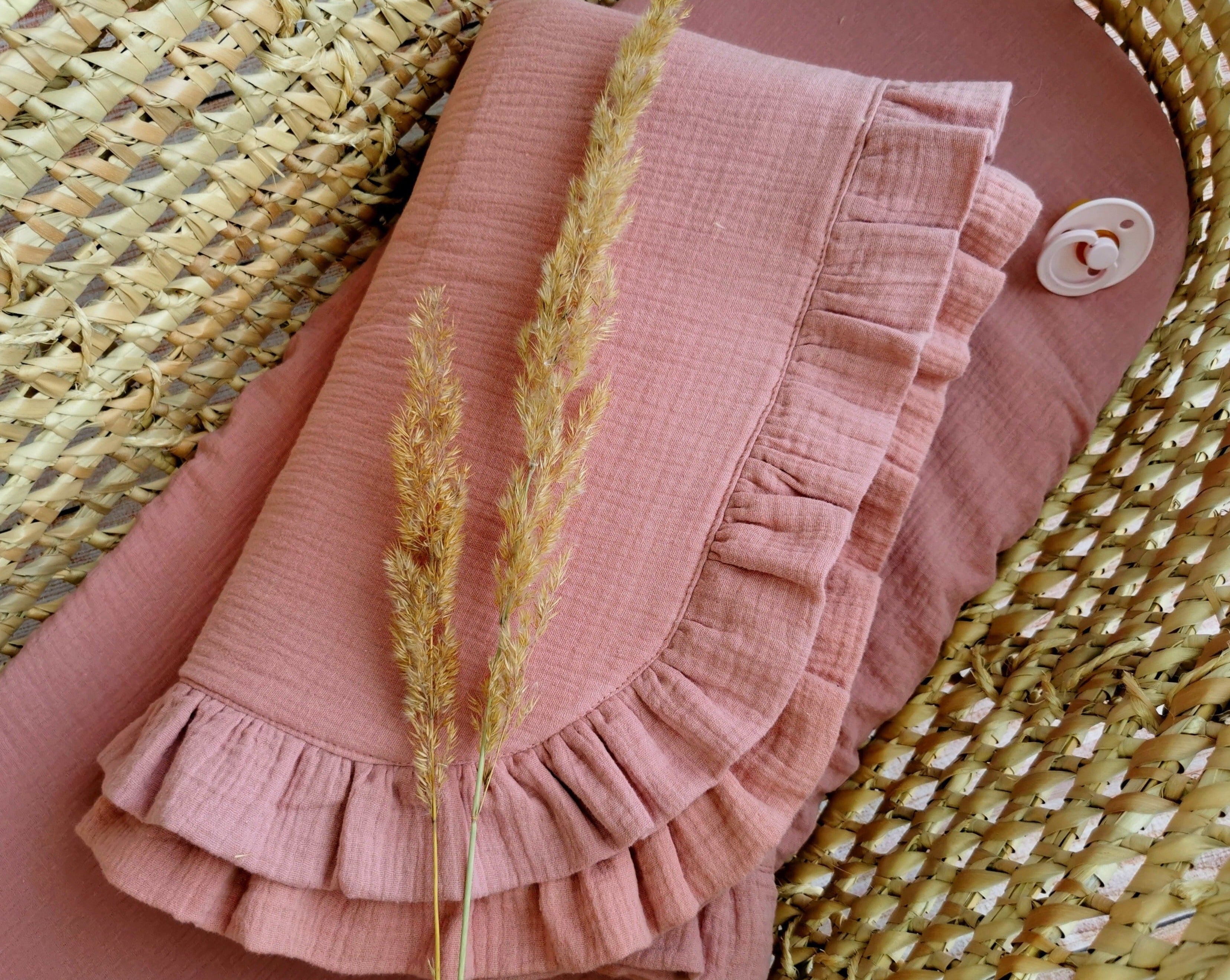 Padded muslin blanket with ruffles Old Pink