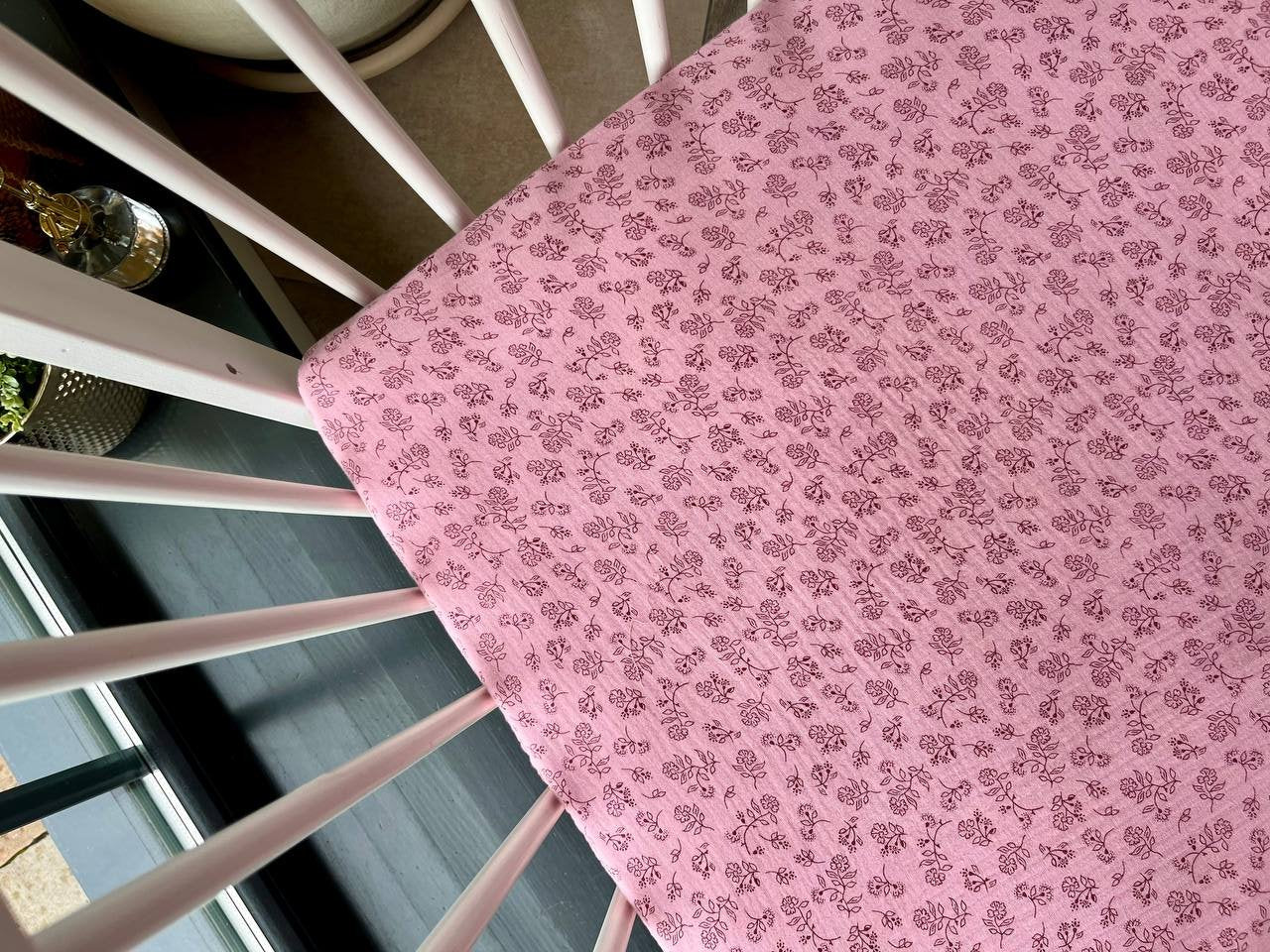 muslin crib sheet pink floral muslīna gultas palags ar gumiju rozā