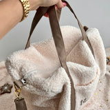 Personalizēta Teddy plīša autiņbiksīšu soma - mīksta mazuļa dzemdību soma ar vārda izšuvumu, krēmīgā krāsā