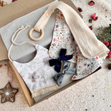 Dāvanu komplekts meitenei - boho lacīte, 2 samta matu sprādzes un miega lupatiņa ar koka riņķīti