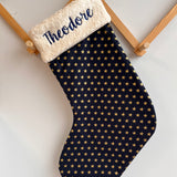 Personalizētas Ziemassvētku zeķes ar izšūtu vārdu – 8 svētku raksti, 6 diegu krāsas, ierobežots daudzums