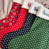 Personalizētas Ziemassvētku zeķes ar izšūtu vārdu – 8 svētku raksti, 6 diegu krāsas, ierobežots daudzums