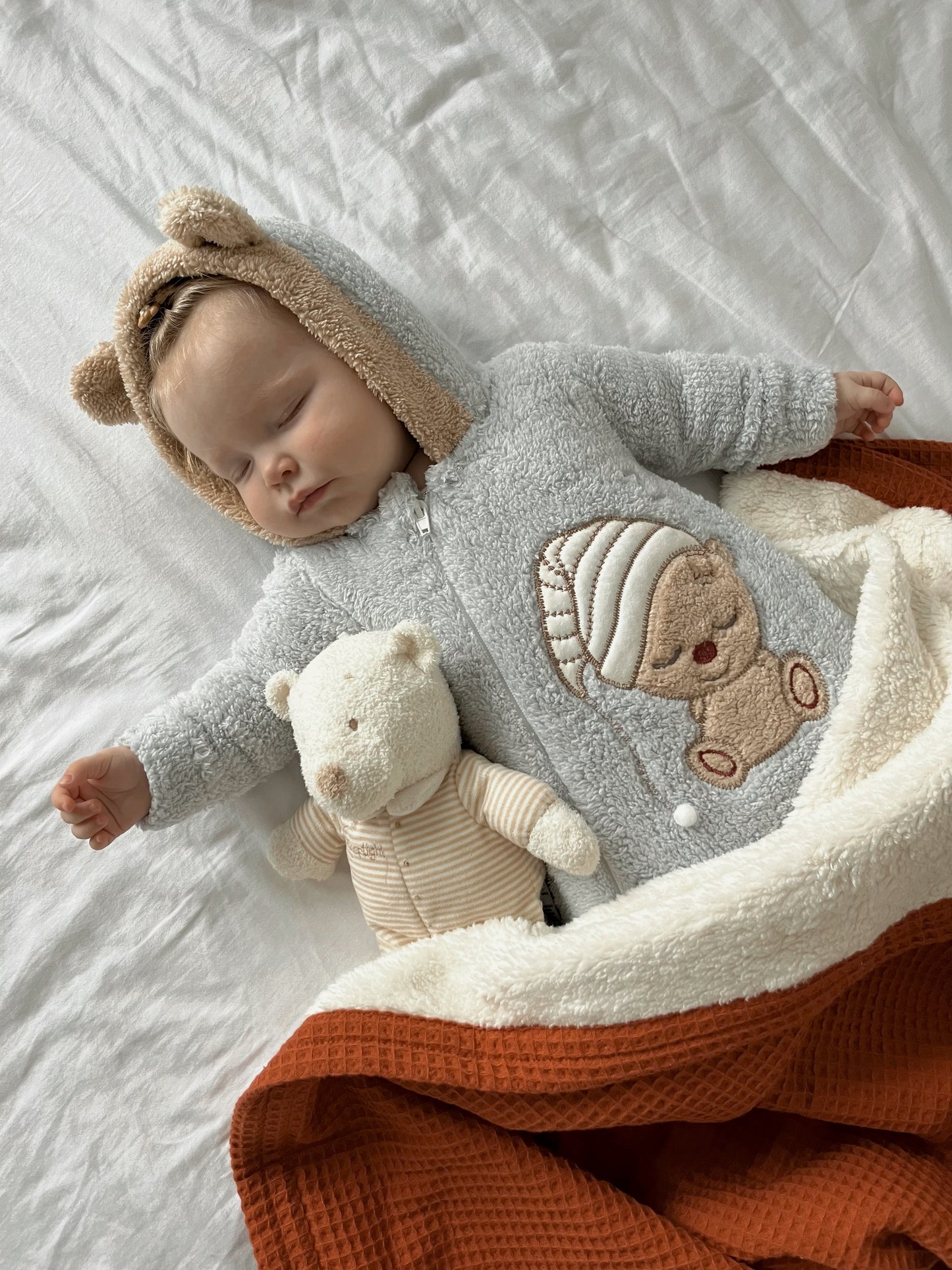 Warm cuddle baby blanket with soft camel plush - Light grey