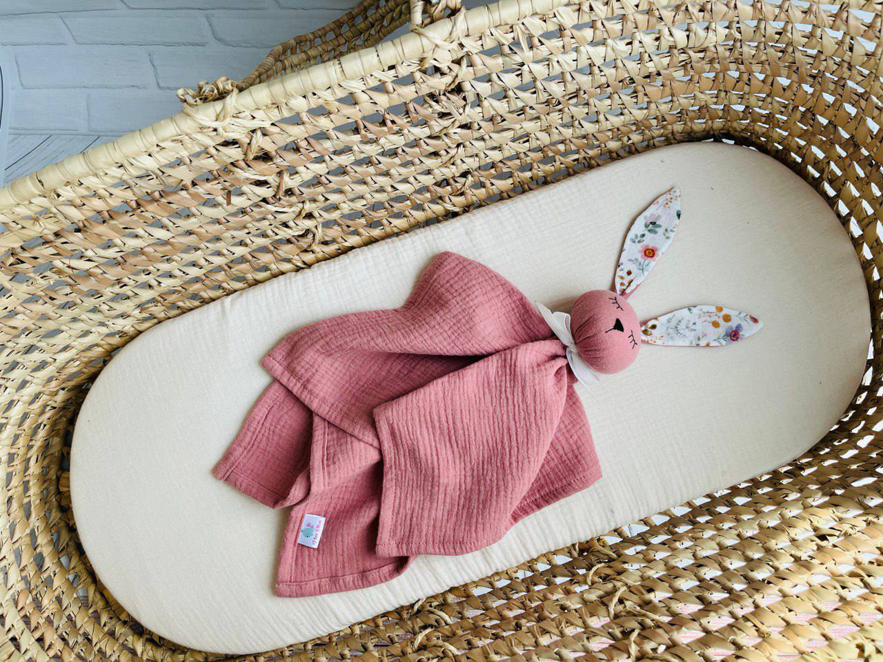 Double gauze Baby comforter Bunny in old pink color with floral ears