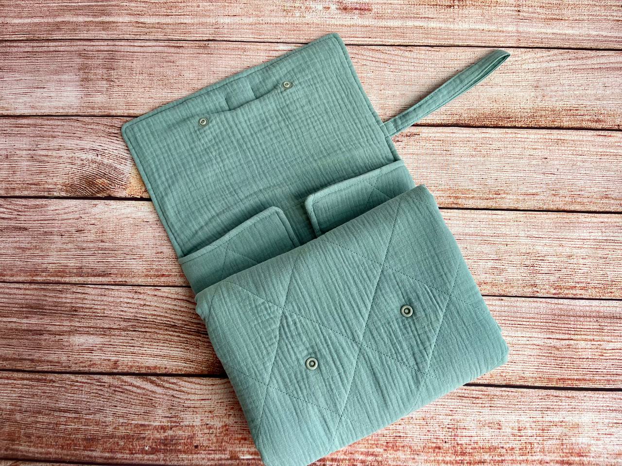 Portable changing pad - Moss green