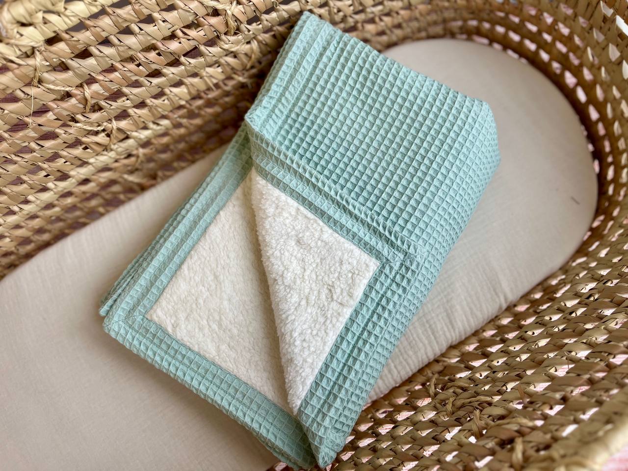 Warm cuddle baby blanket with soft ivory plush - Powder Mint