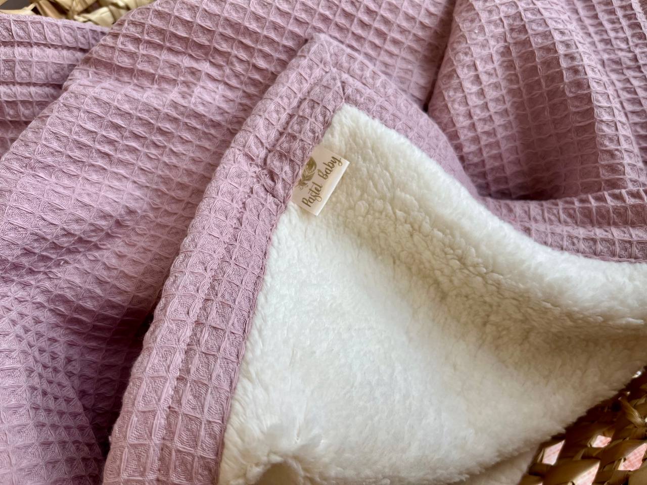 Warm cuddle baby blanket with soft ivory plush - Old Pink