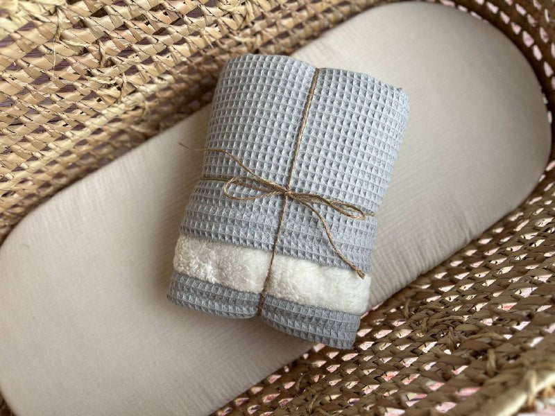 Warm cuddle baby blanket with soft ivory plush - Light Grey