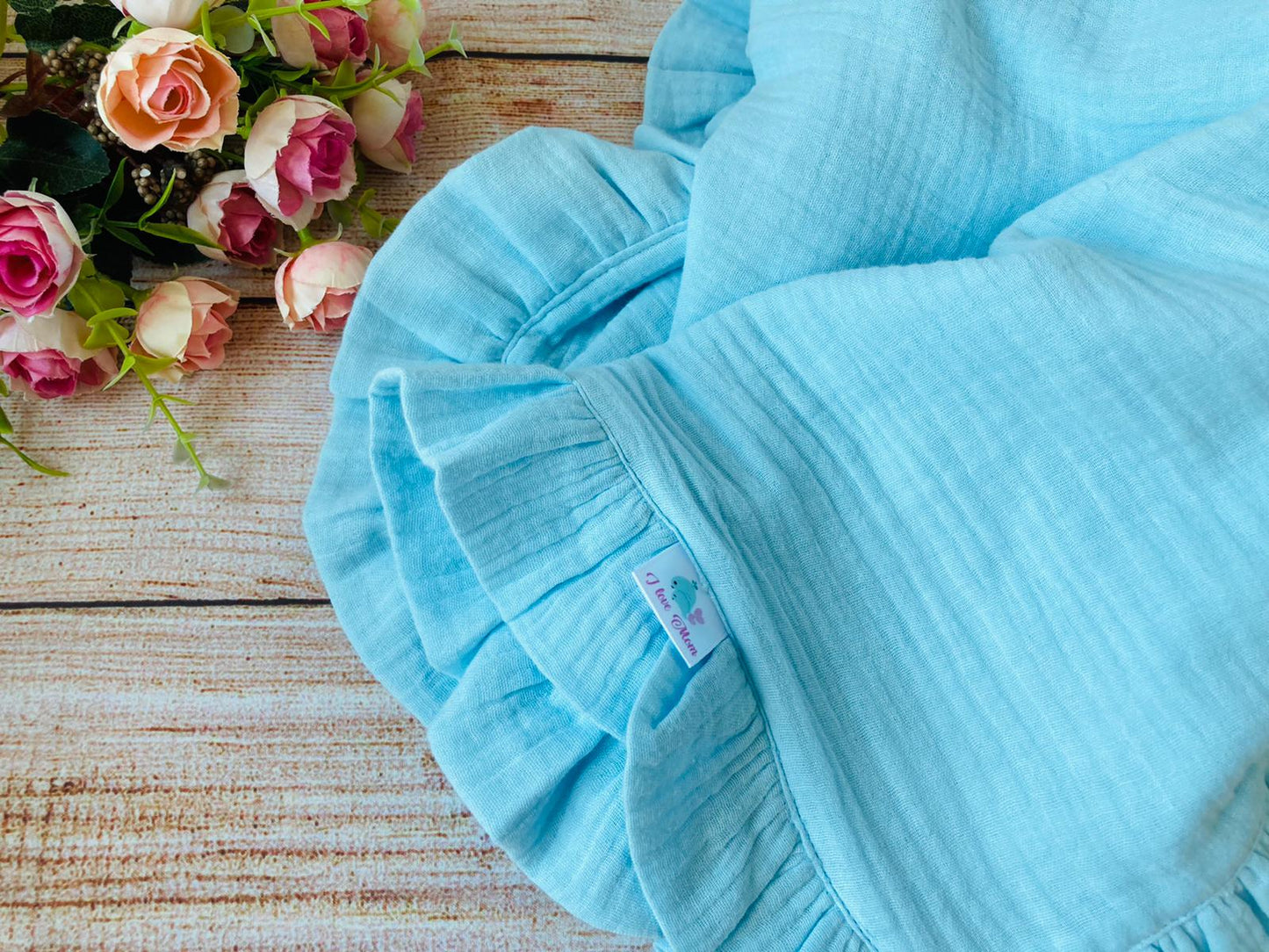 2 layer Muslin baby blanket with ruffles - Light blue