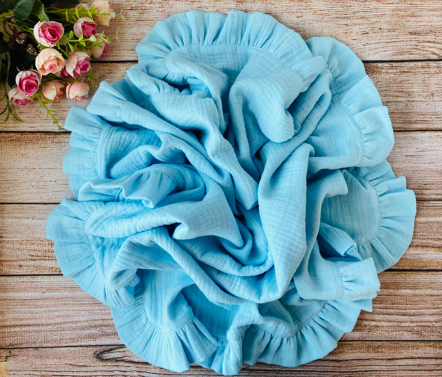 2 layer Muslin baby blanket with ruffles - Light blue