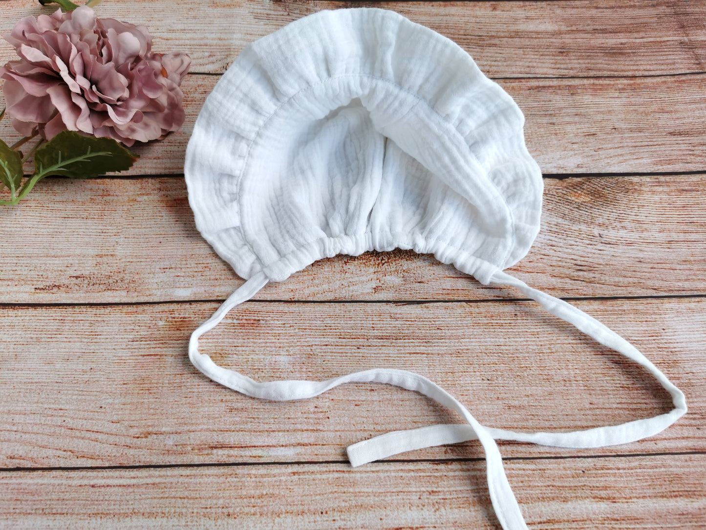 Muslin 2 layer baby summer bonnet with ruffle and ties - White