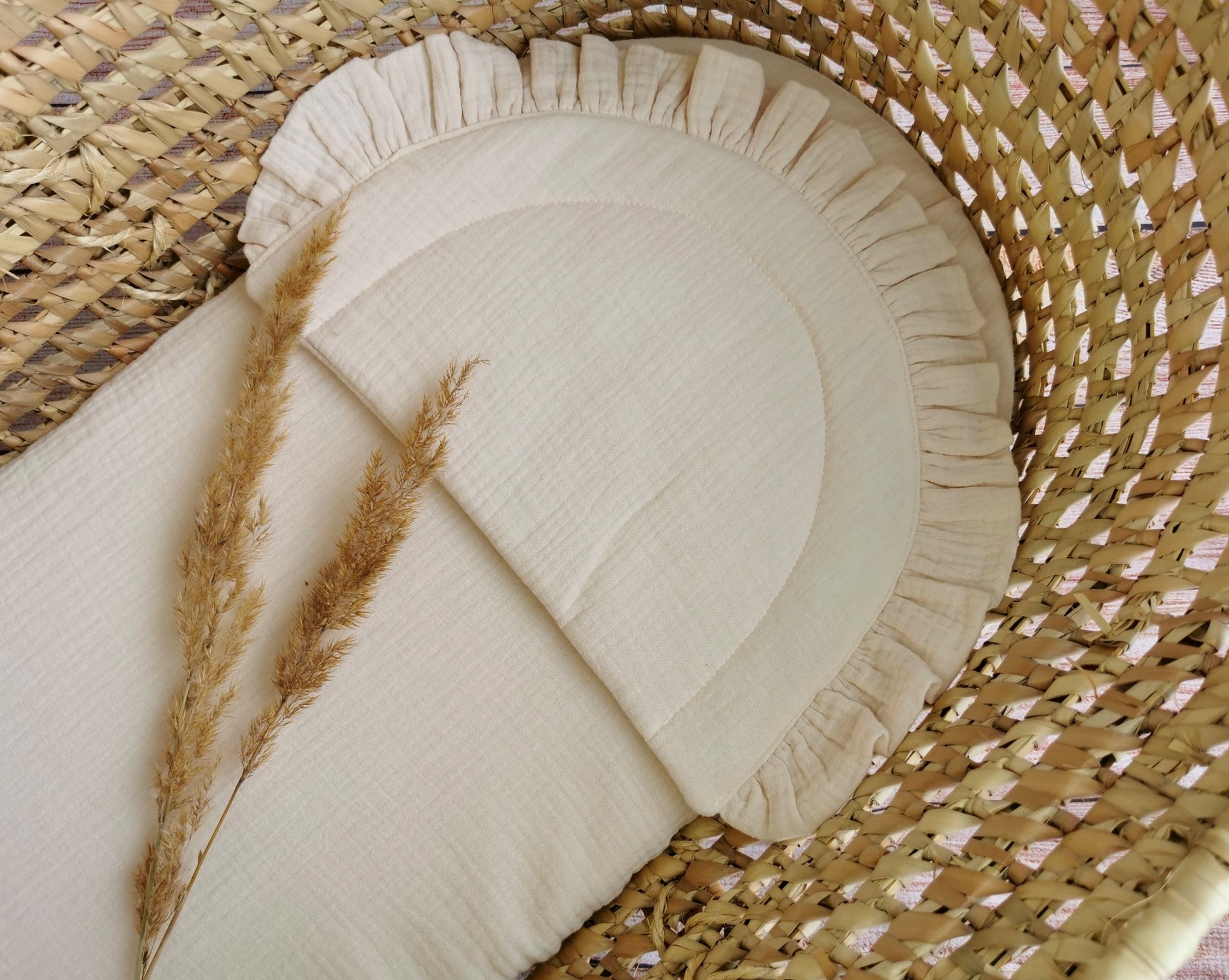 Baby muslin pillow with ruffles natural
