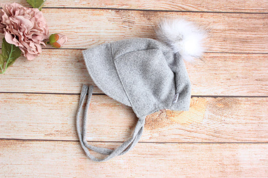 Brimmed Wool Baby bonnet Light grey with a white pompon