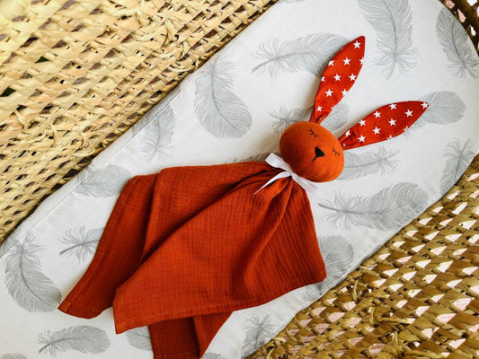 Muslīna Miega lupatiņa zaķis - Sarkanīgi brūnā krāsā ar zvaigznēm
