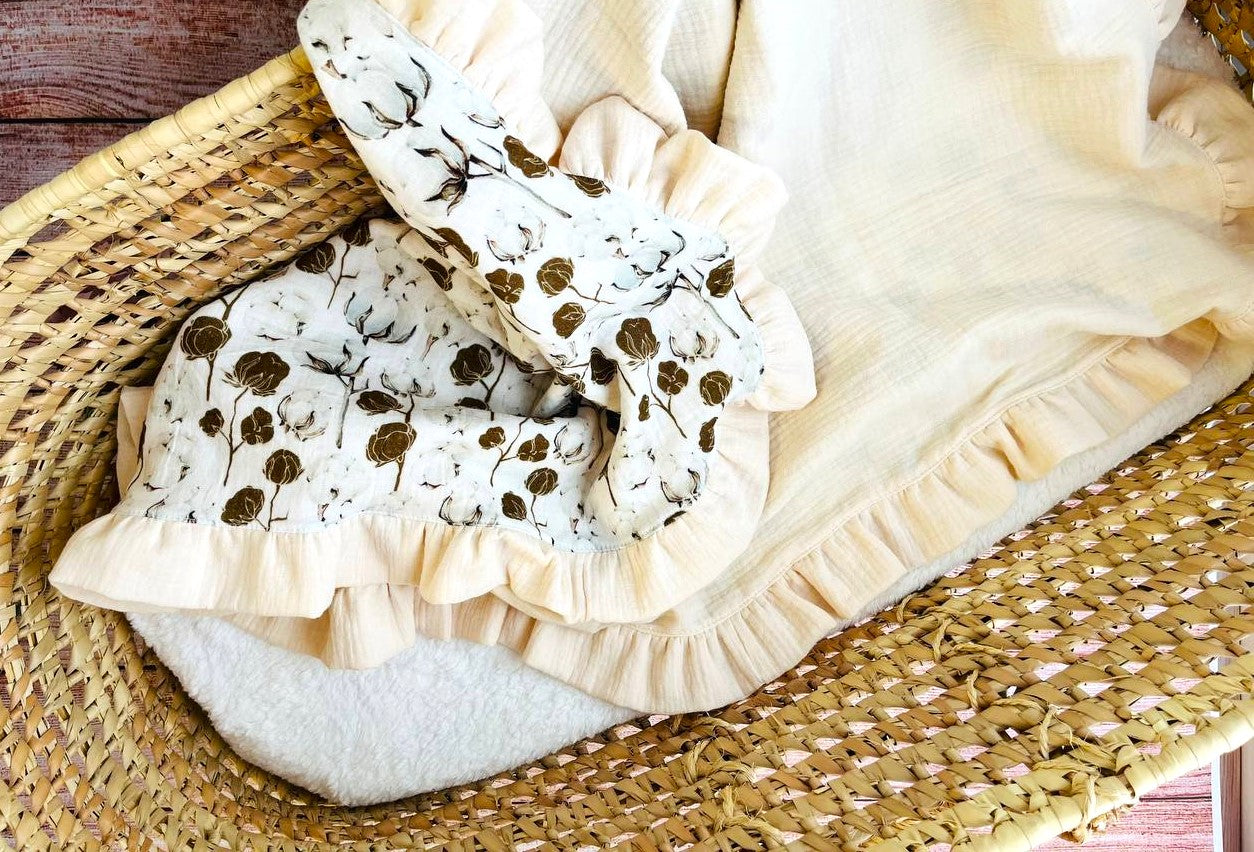 Muslin baby blanket with ruffles - Cotton print